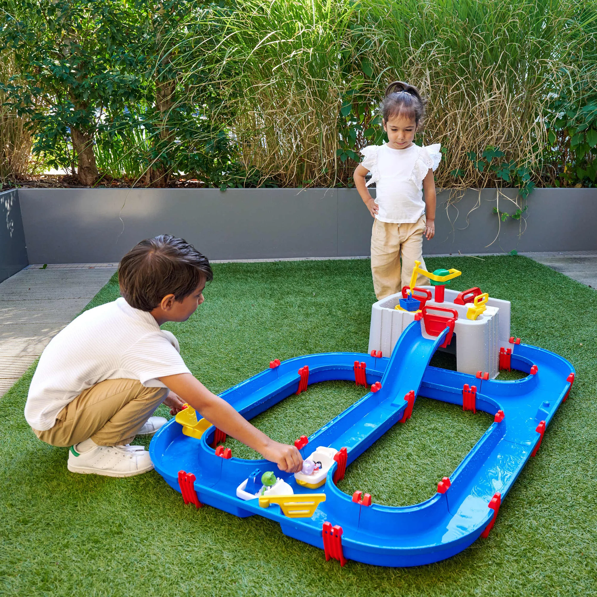 AquaPlay Harbor Waterway Playset With Crane, Pump, Slide, 3 Boats And 2 Figures - Image 5