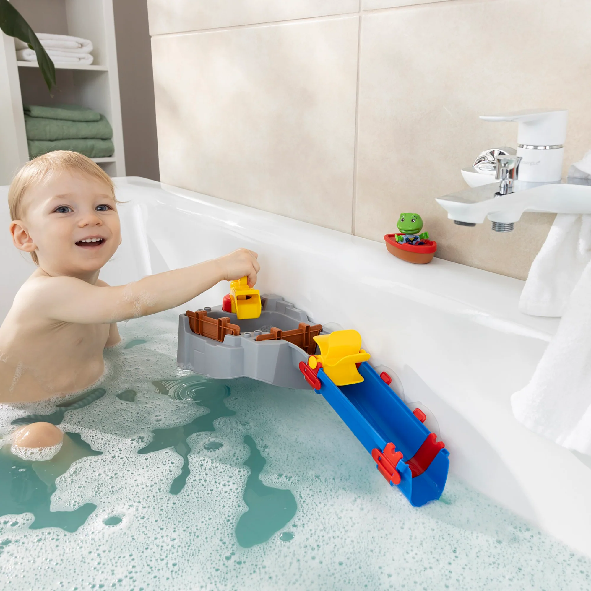 AquaPlay Sploshy Mountain Bathtub Water Play Set With Waterfall And Boat - Image 4