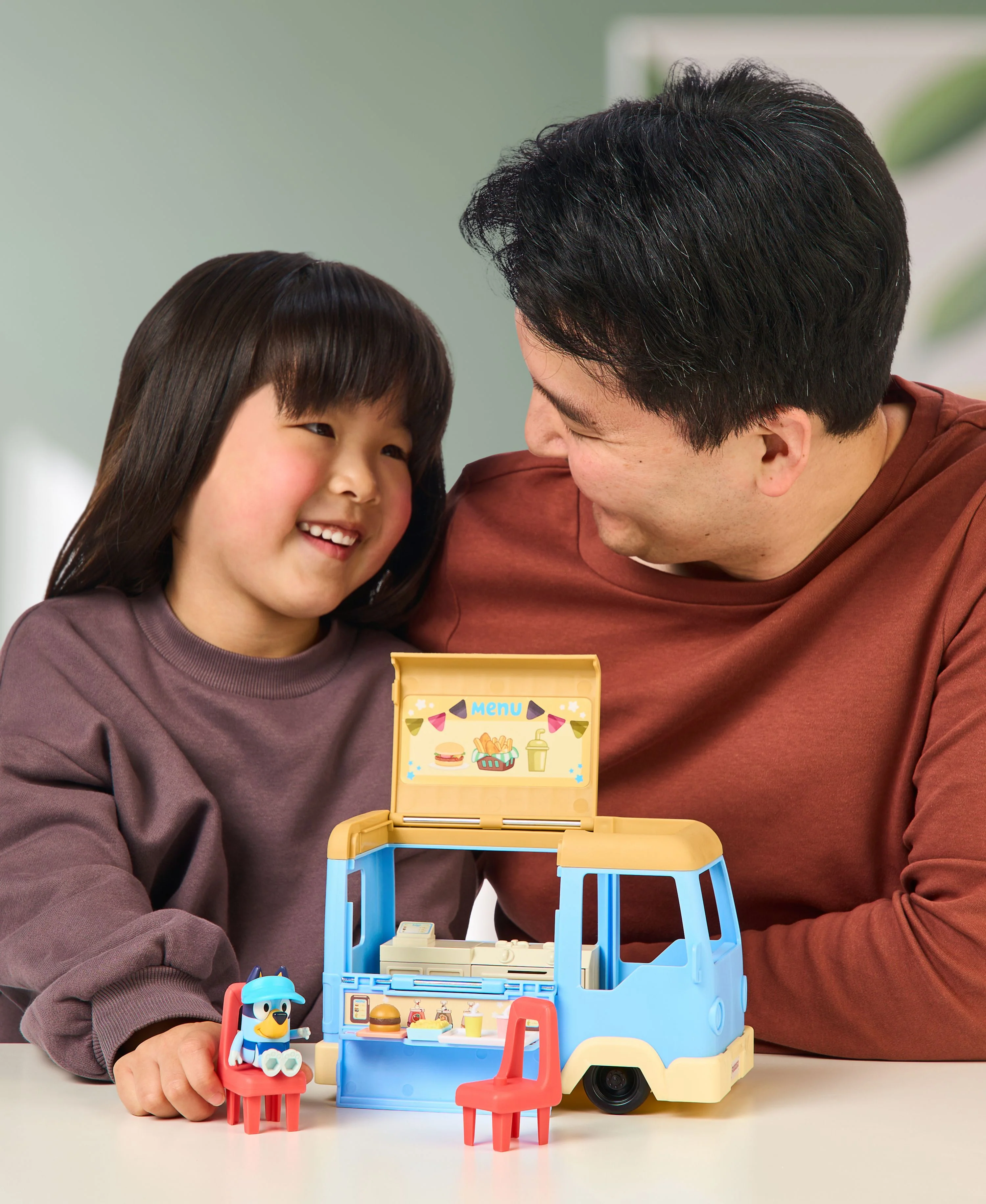 Bluey S13 Let's Play Chef Food Truck Playset - Image 11