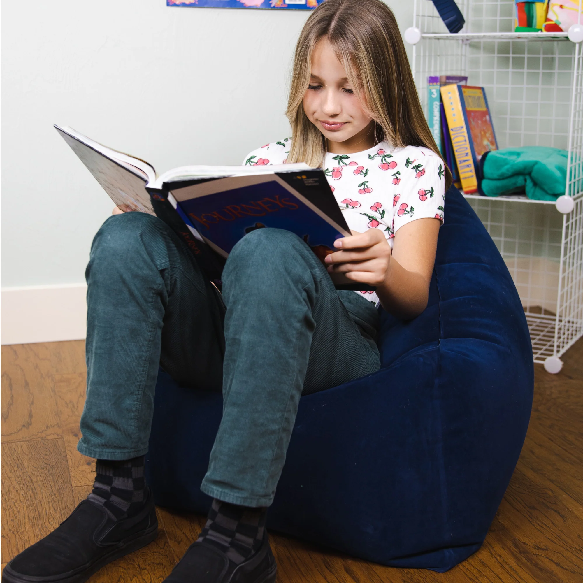 Bouncyband Comfy Cozy Peapod Inflatable Chair for Kids - Image 4