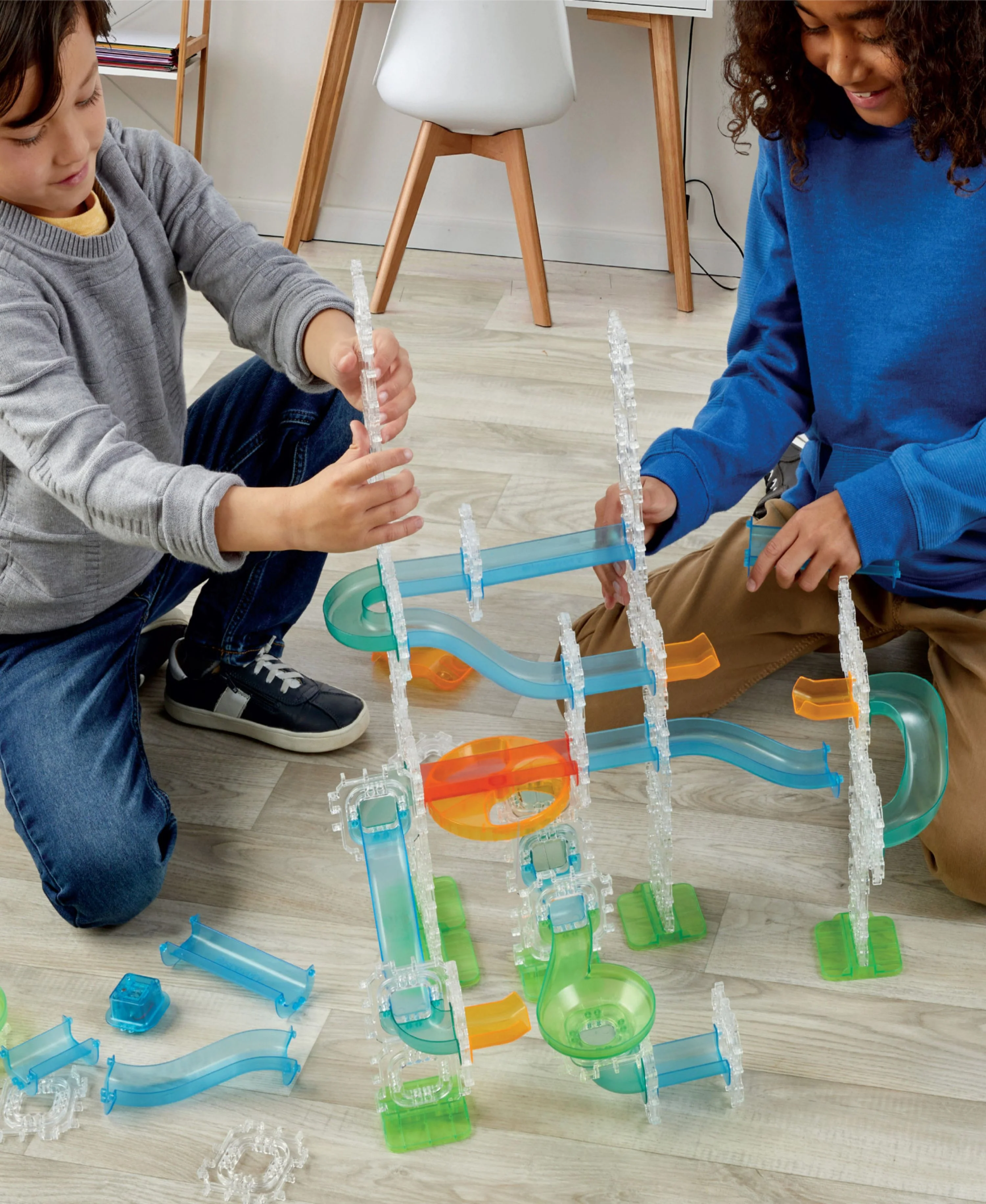 Discovery MINDBLOWN Glow Roll Light-Up Marble Run 92-Piece Construction Set - Image 6