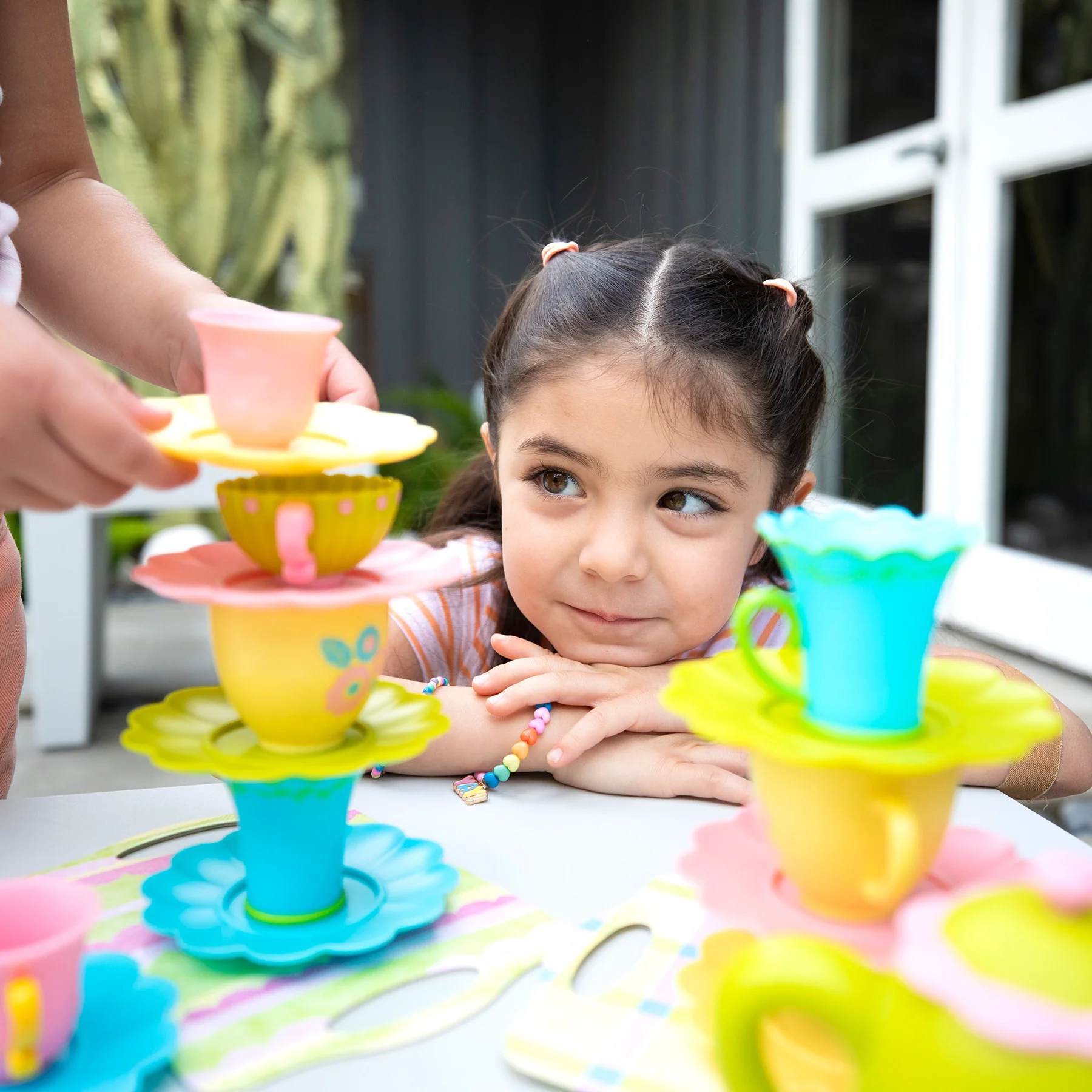 Educational Insights Teacup Pile-Up! Relay Race Game - Image 8