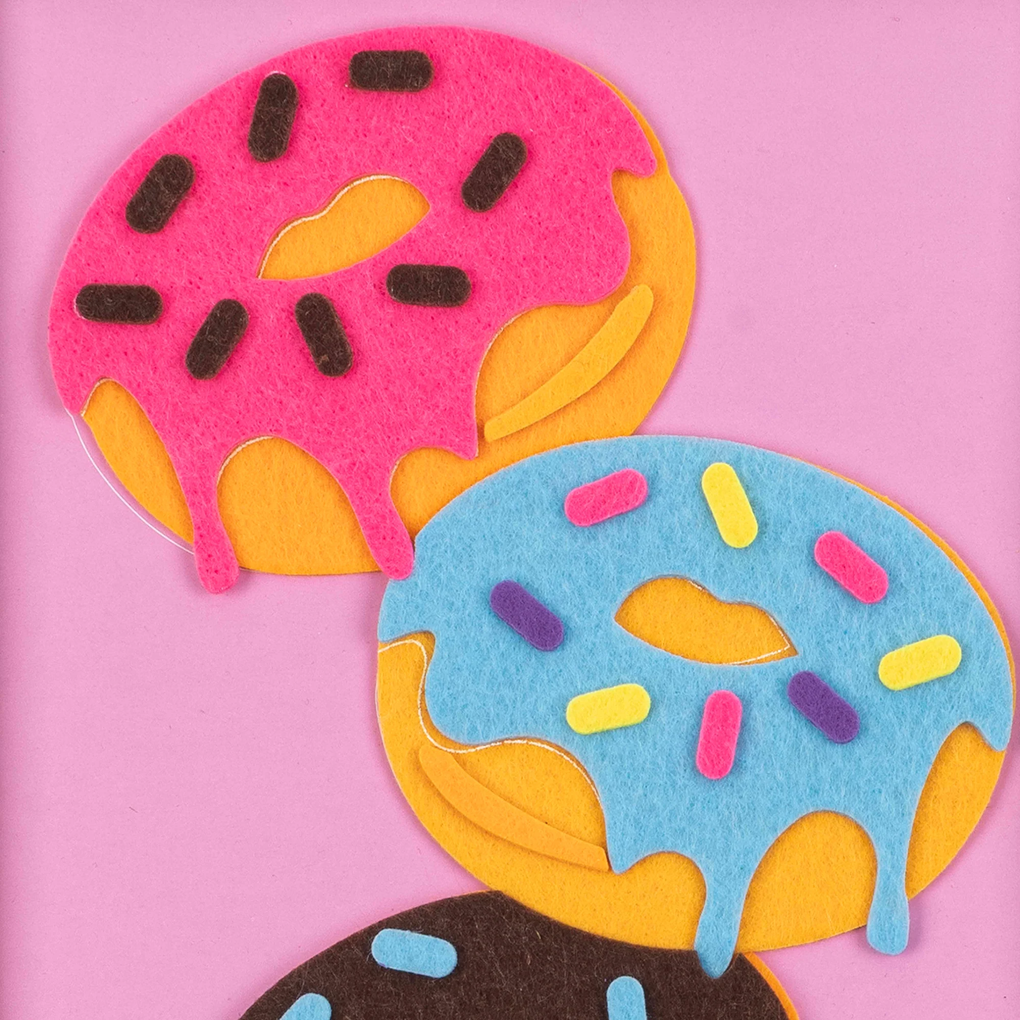 Felt Art Sweet Donuts Peel And Stick Craft Kit With 32 Pieces - Image 4