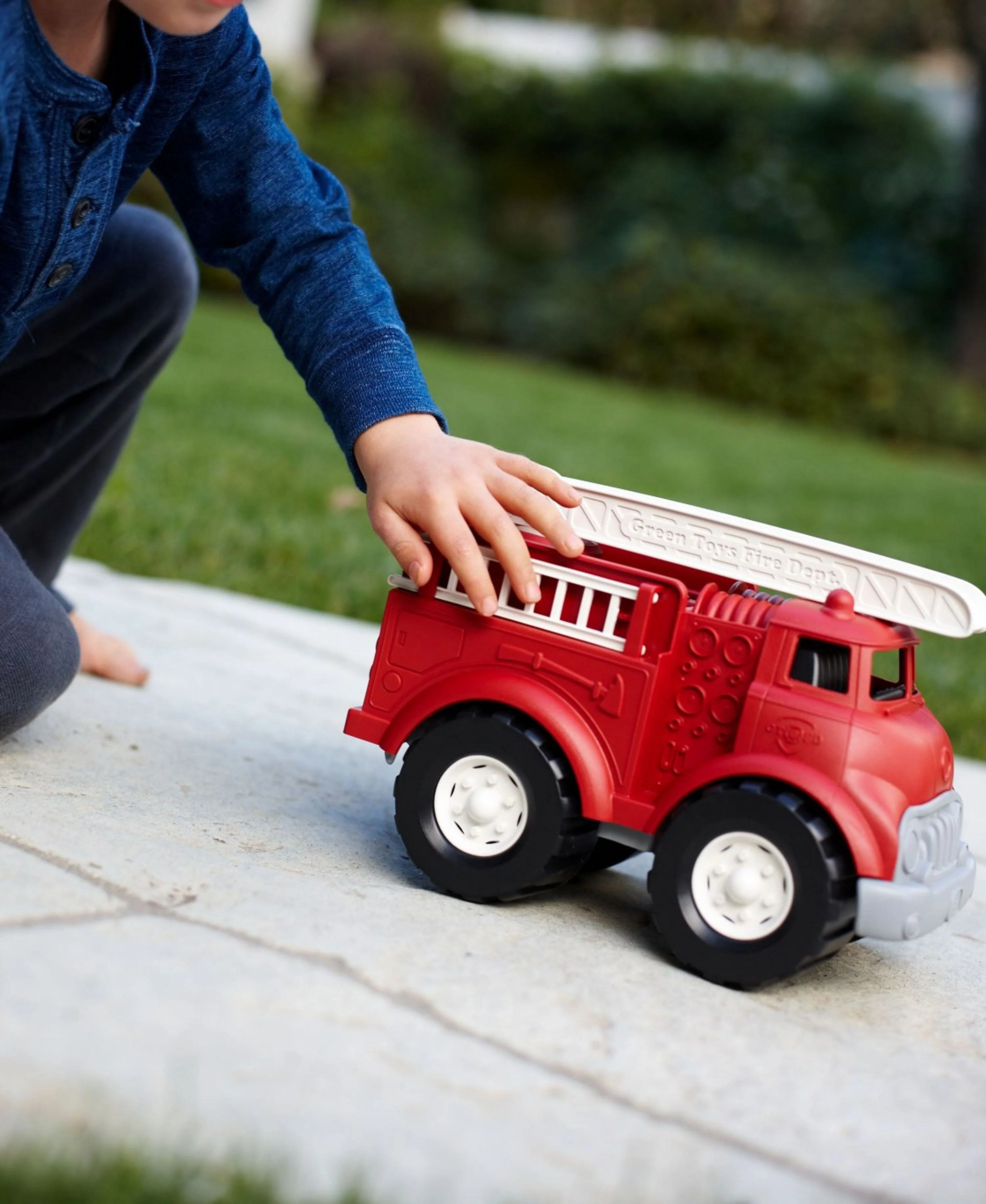 Green Toys Fire Truck With Rotating Ladder And Removable Side Ladders - Image 2