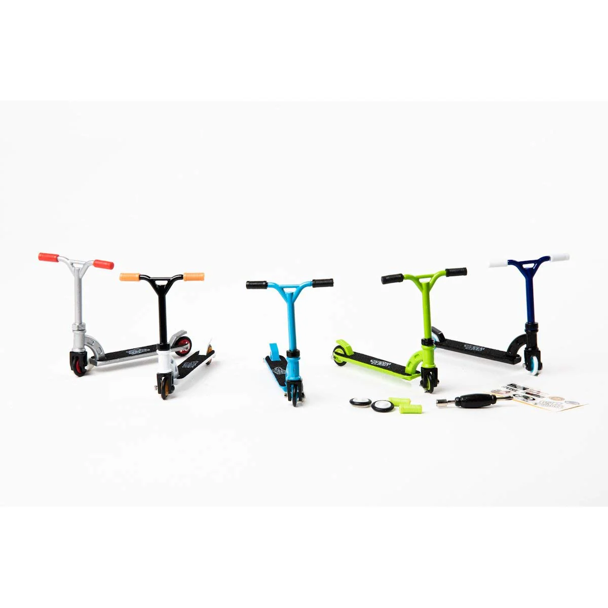Grip & Tricks Mini Pro Blue Finger Scooter Deluxe Set