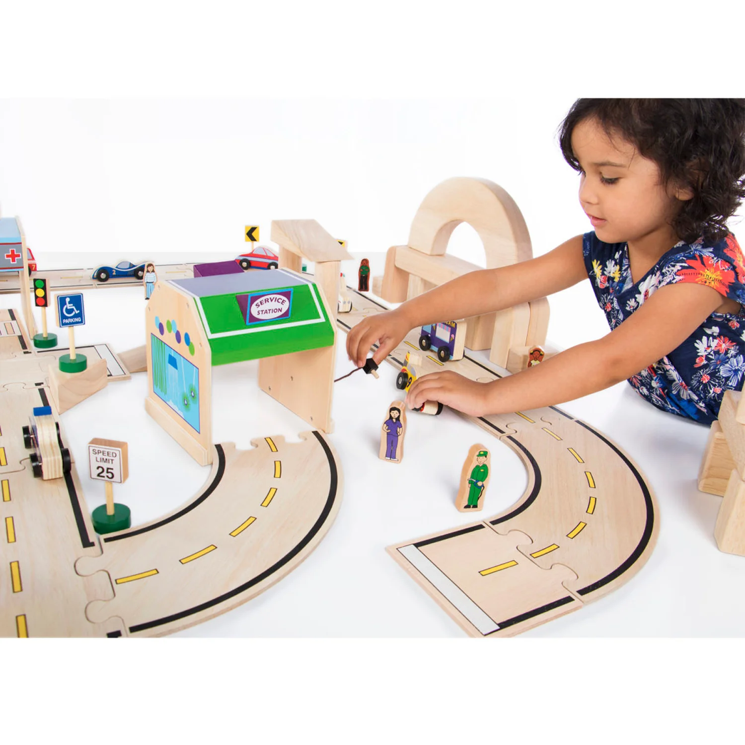 Guidecraft 36-Piece Community & Roadway Essentials Set - Interactive Play - Image 4