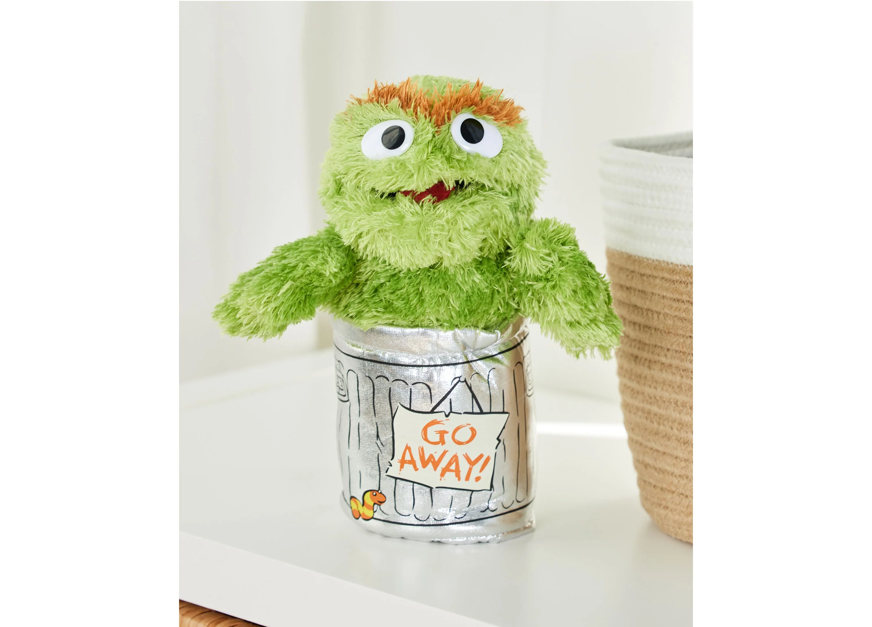 GUND Sesame Street 10 inch Oscar the Grouch Plush with Slimey - Image 3