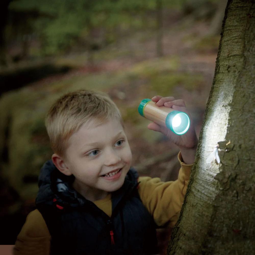 Hape Nature Fun Eco-Friendly Hand-Powered Flashlight for Kids 4+ - Image 3