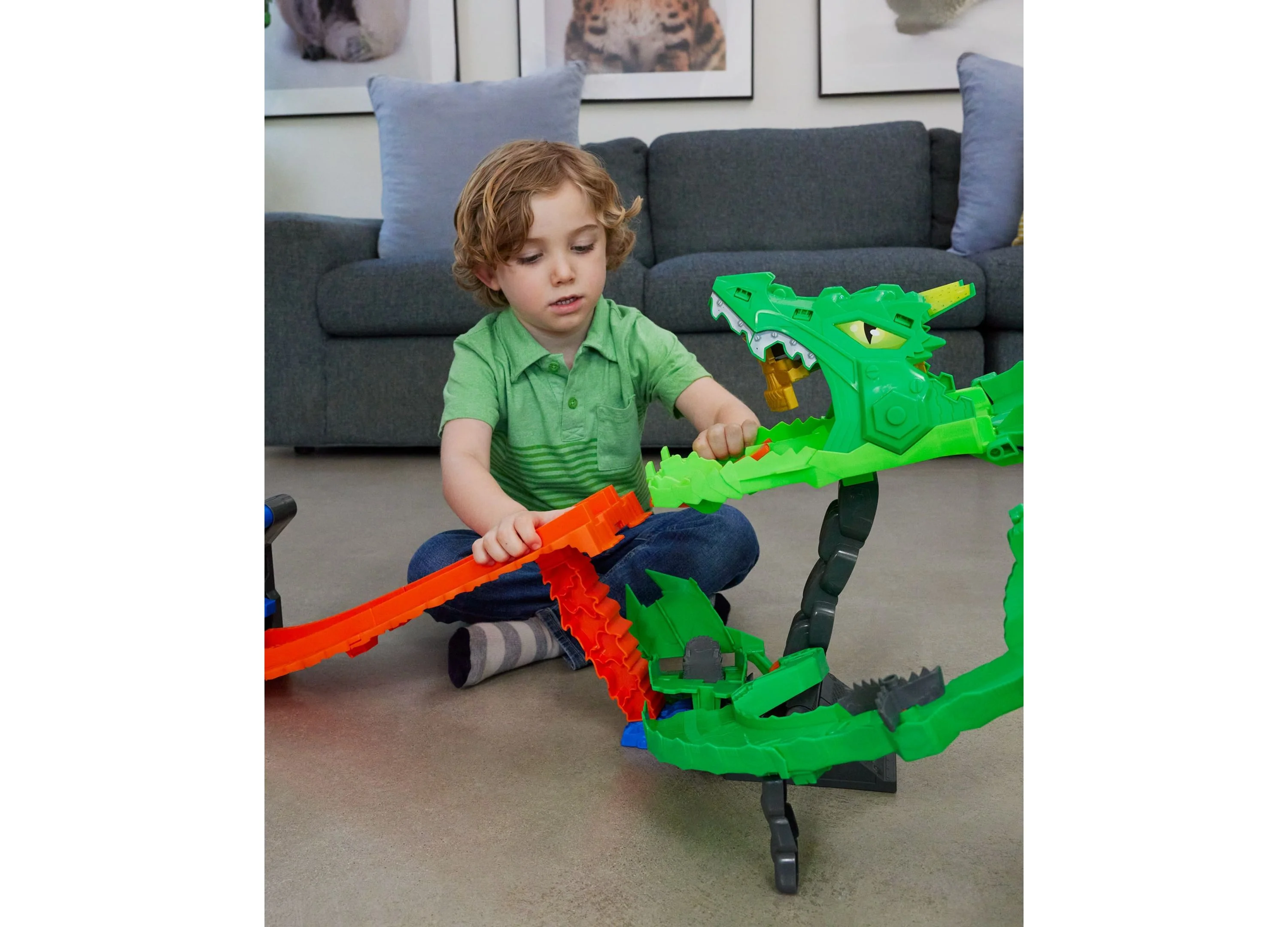 Hot Wheels 1:64 Monster Trucks Sharks vs Dinos Dragon Destruction Playset - Image 2