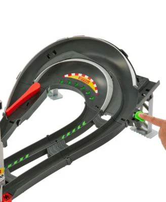 Hot Wheels 1:64 Scale Formula 1 Grand Prix Circuit Track Set - Image 3