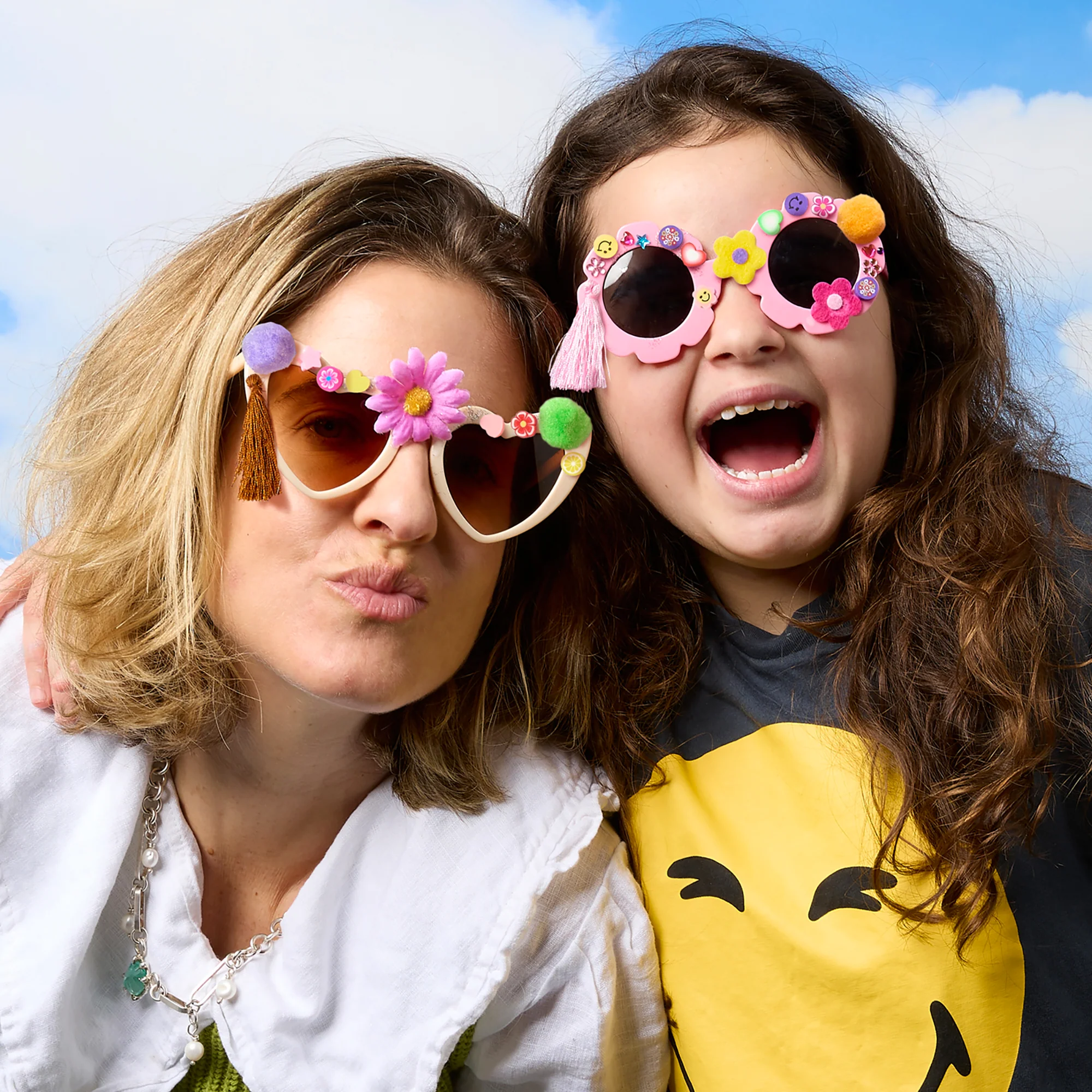 Journey Of Something Decorate Your Own Flower Sunglasses Craft Kit - Image 5