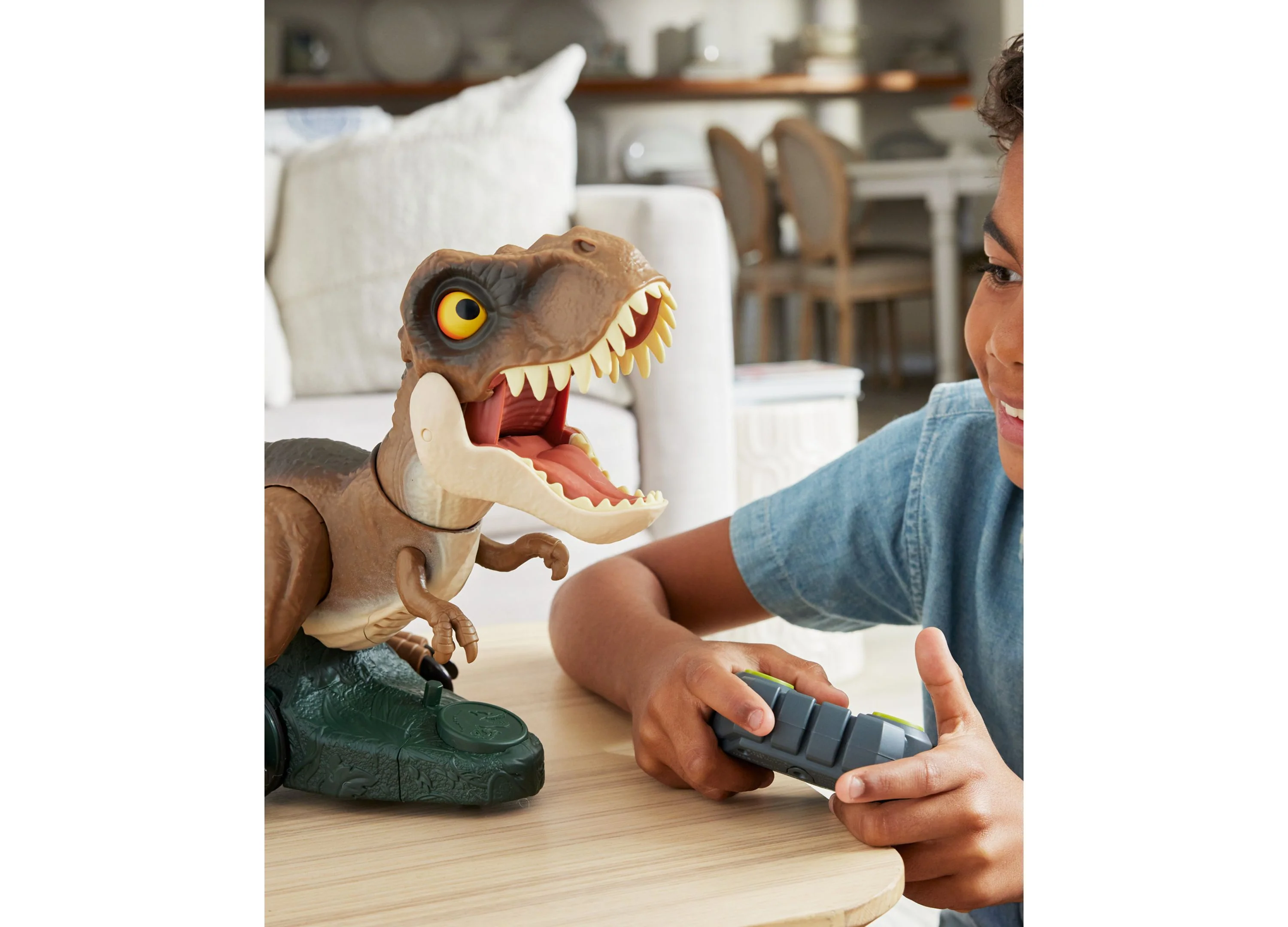 Jurassic World Radio Control Roarin' Frenzy T-Rex - 16 Inches - Image 3