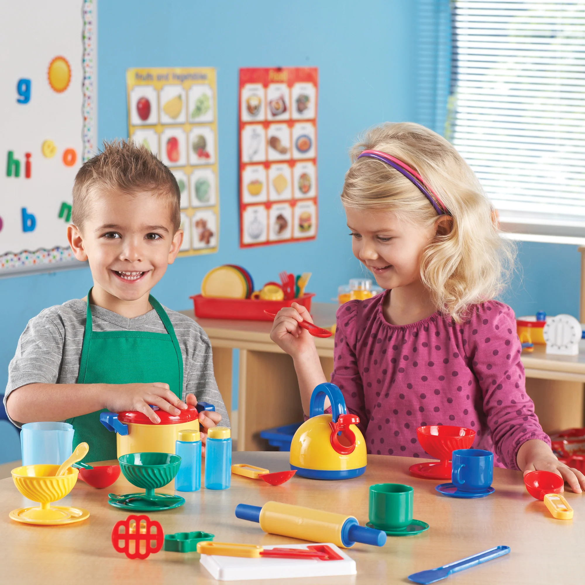 Learning Resources Pretend & Play Deluxe Kitchen Set - Image 4