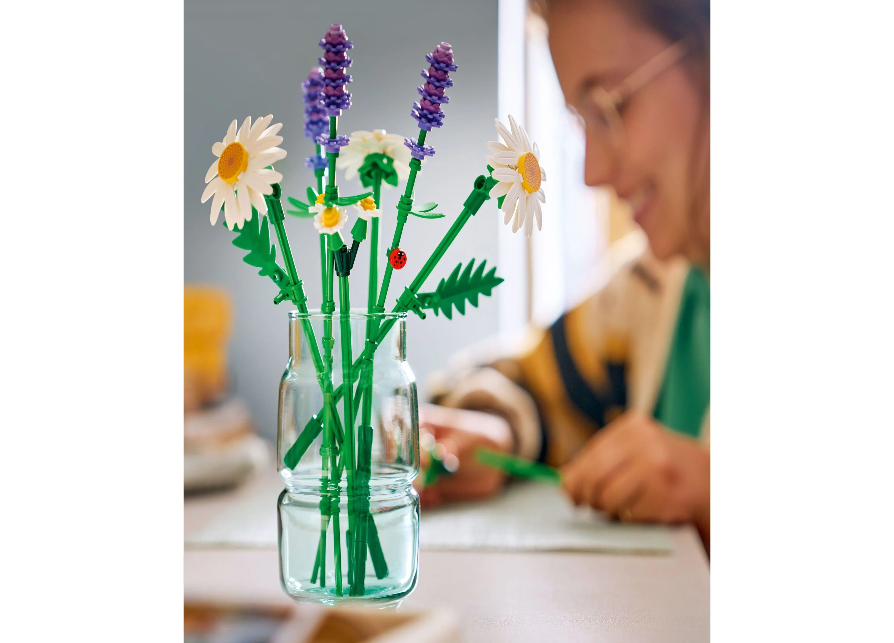 LEGO Botanicals Daisies Building Set, 133 Pieces - Image 3