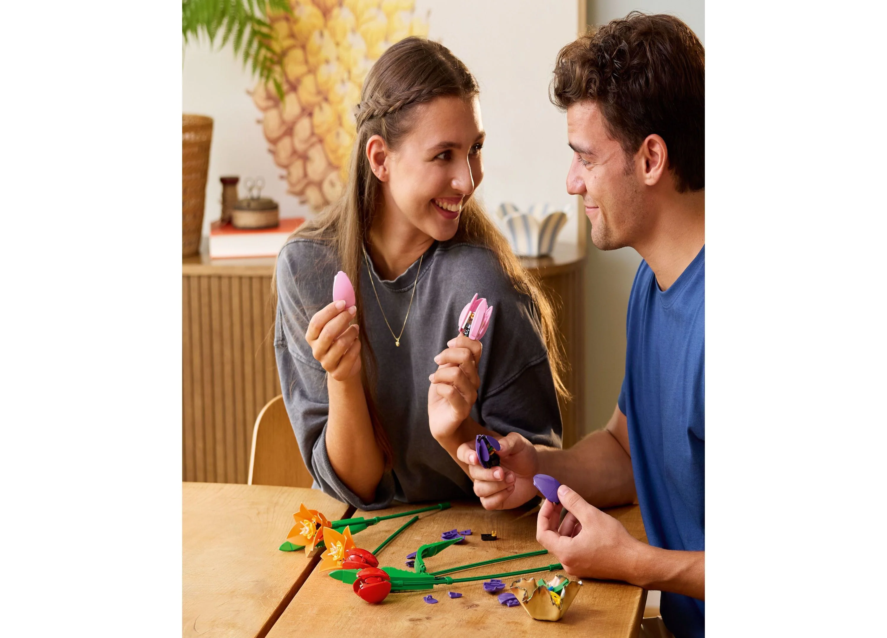 LEGO Botanicals Tulip Bouquet Flower Decor Building Kit, 576 Pieces - Image 7