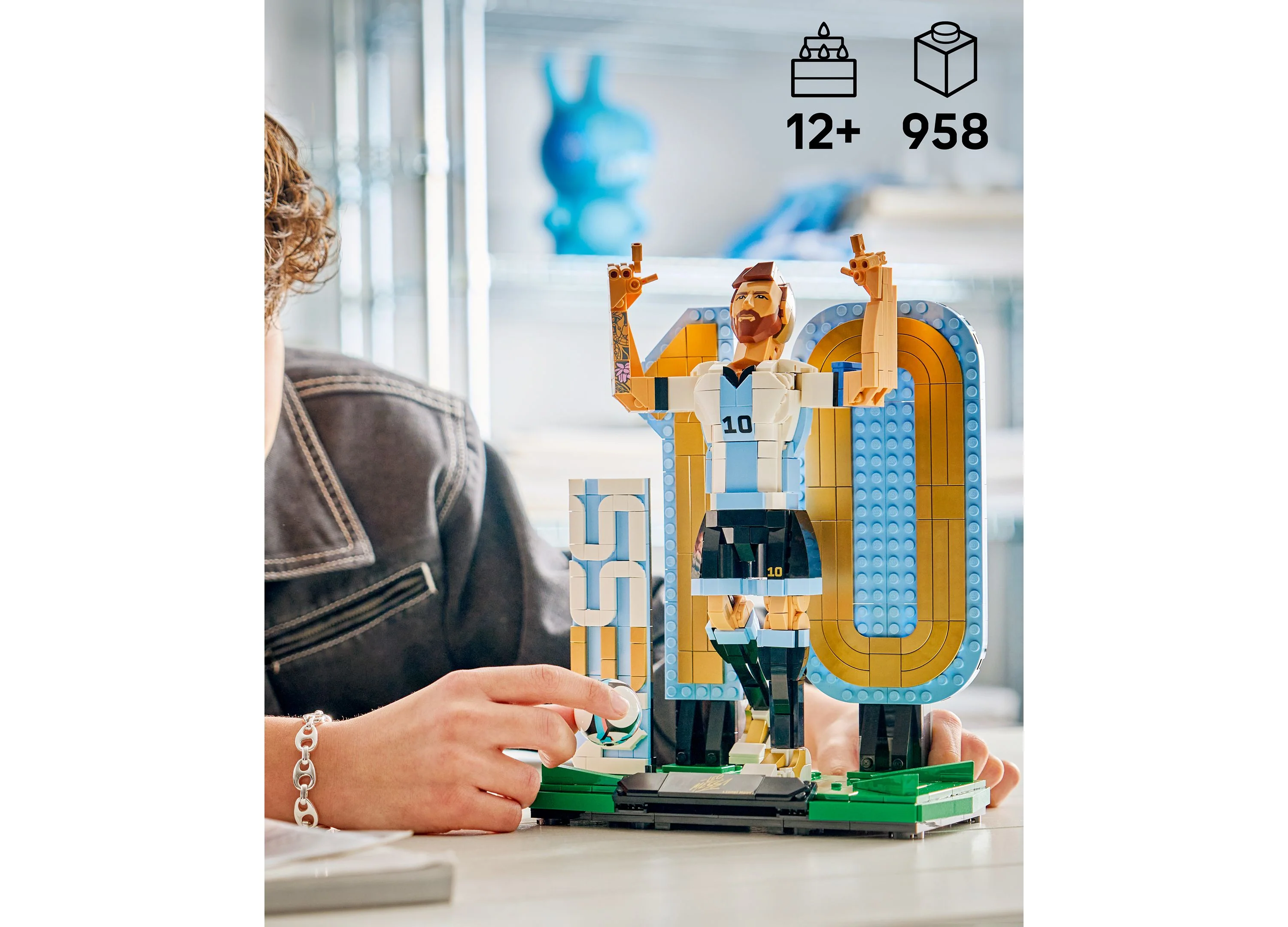 LEGO Editions Lionel Messi Soccer Legend Building Set - 958 Pieces - Image 3