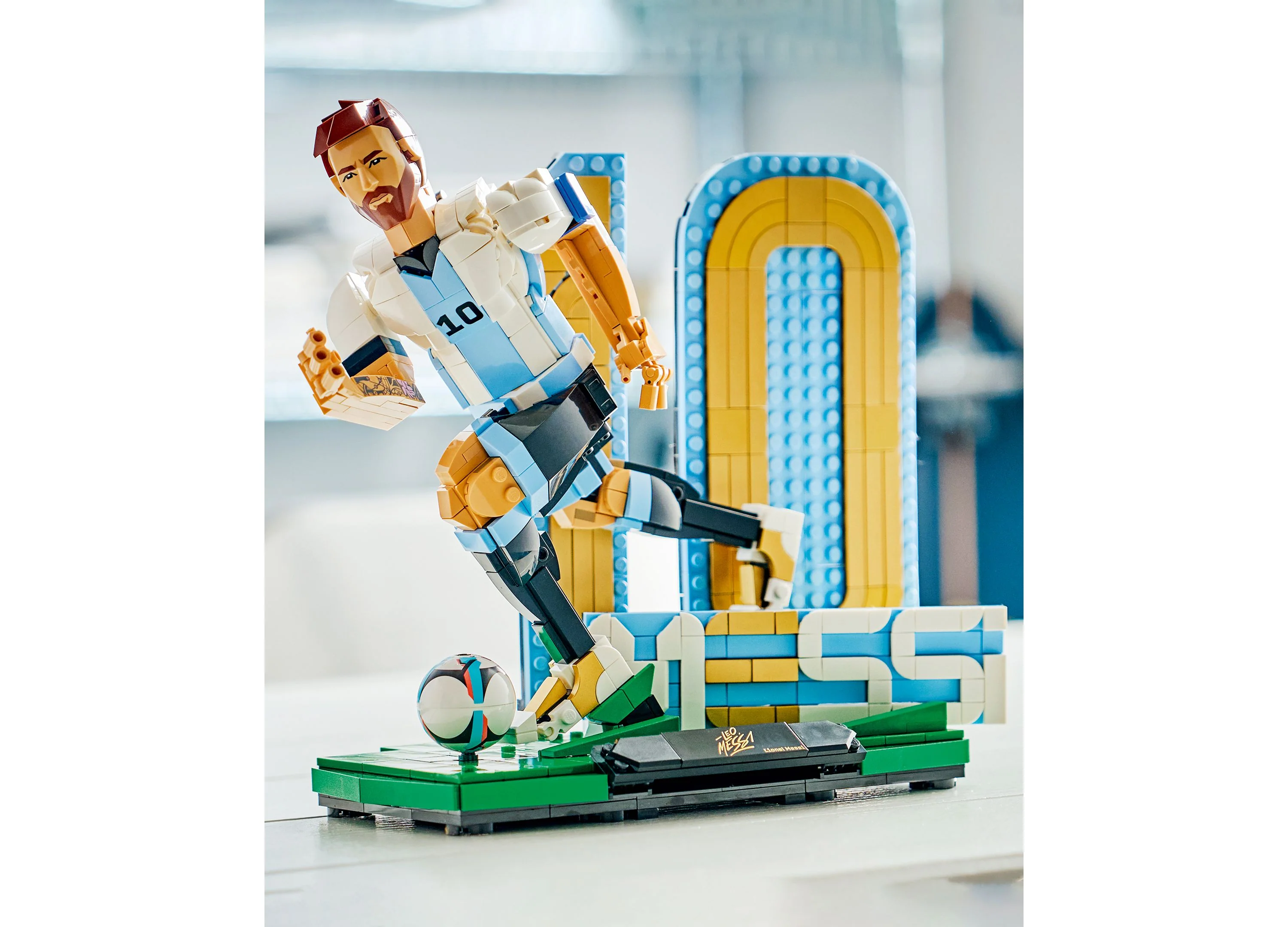 LEGO Editions Lionel Messi Soccer Legend Building Set - 958 Pieces - Image 5