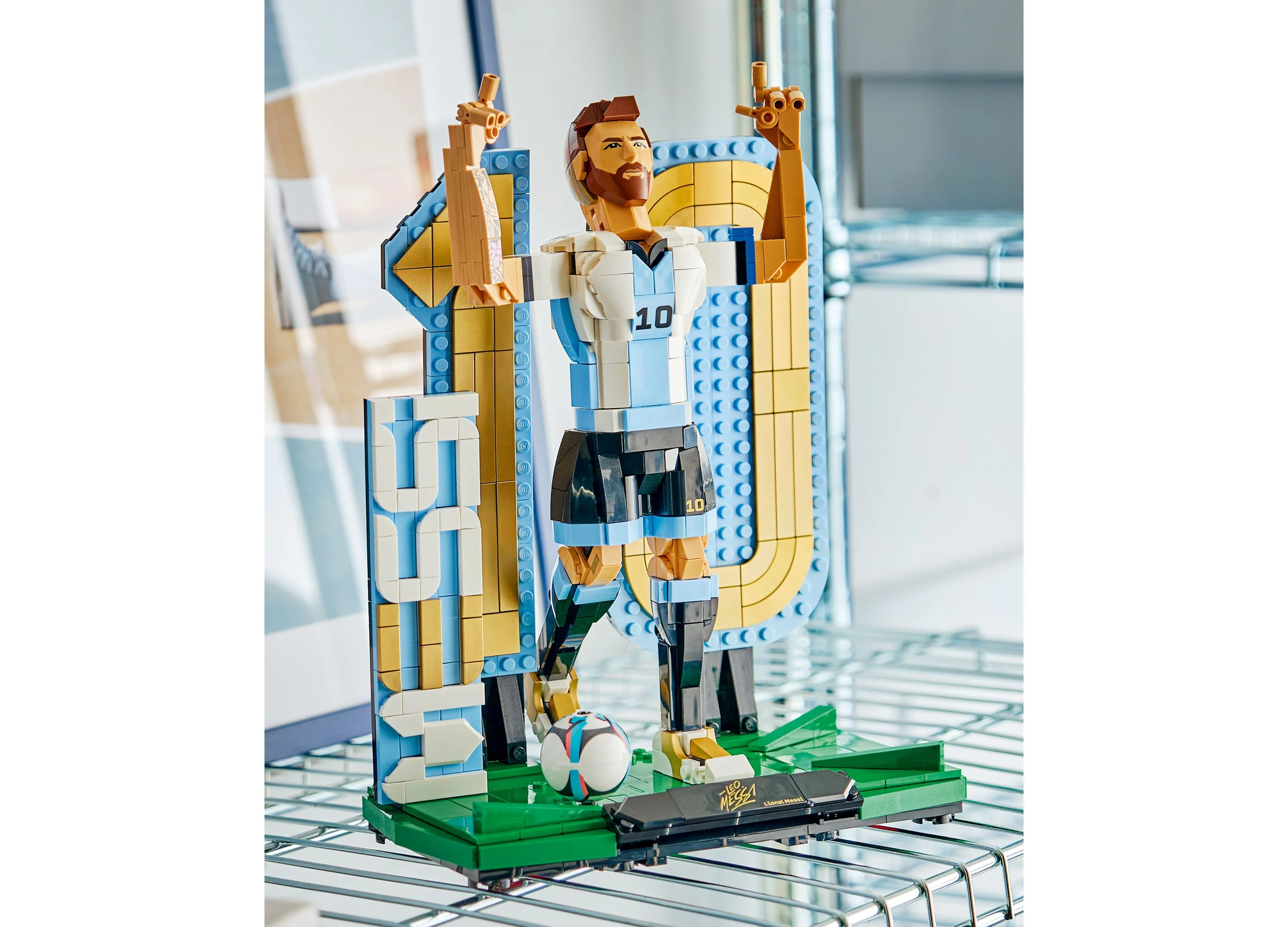 LEGO Editions Lionel Messi Soccer Legend Building Set - 958 Pieces - Image 7