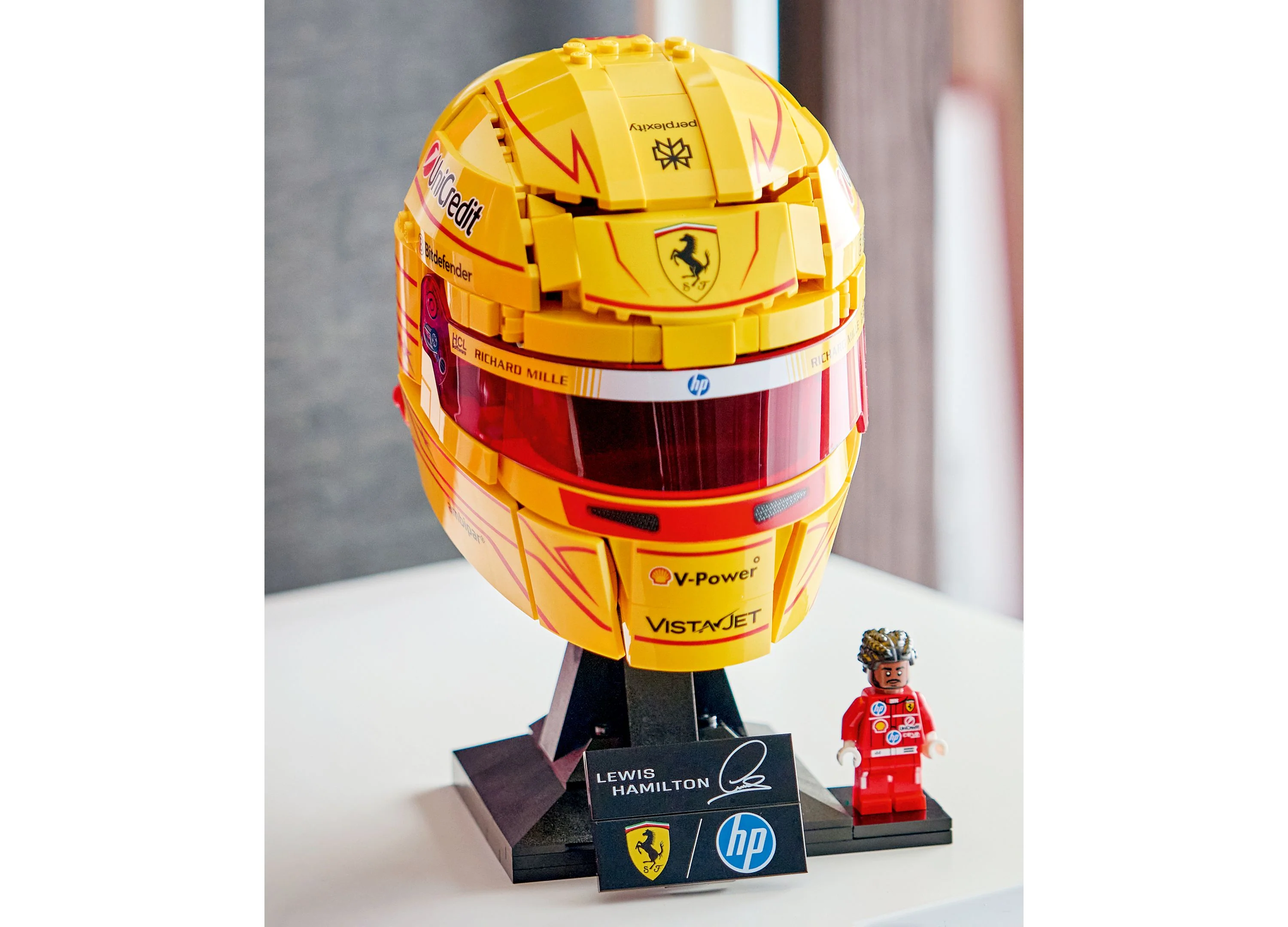 LEGO Editions Scuderia Ferrari HP Lewis Hamilton Helmet Building Set - 884 Pieces - Image 5