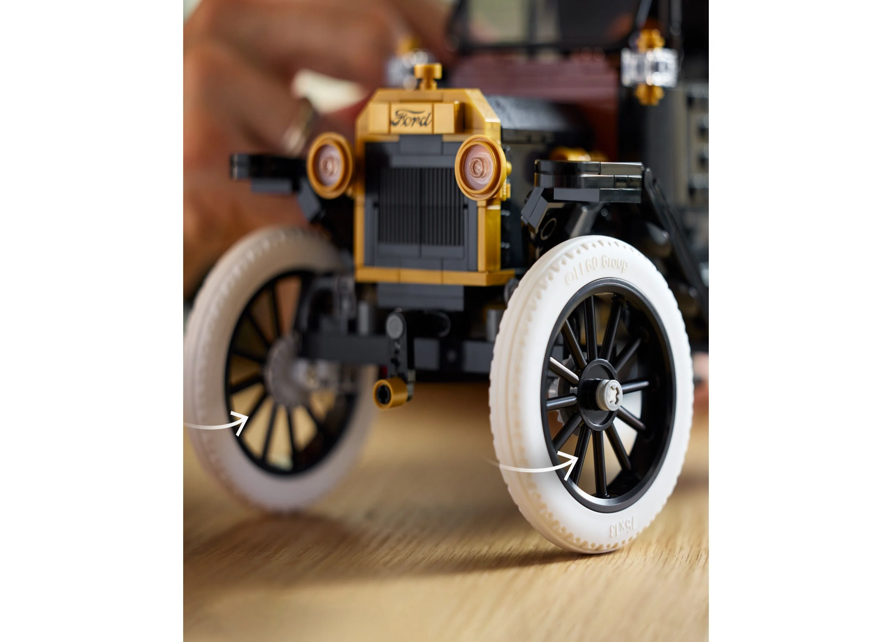 LEGO Icons Ford Model T Vintage Car Building Set - 1060 Pieces - Image 3