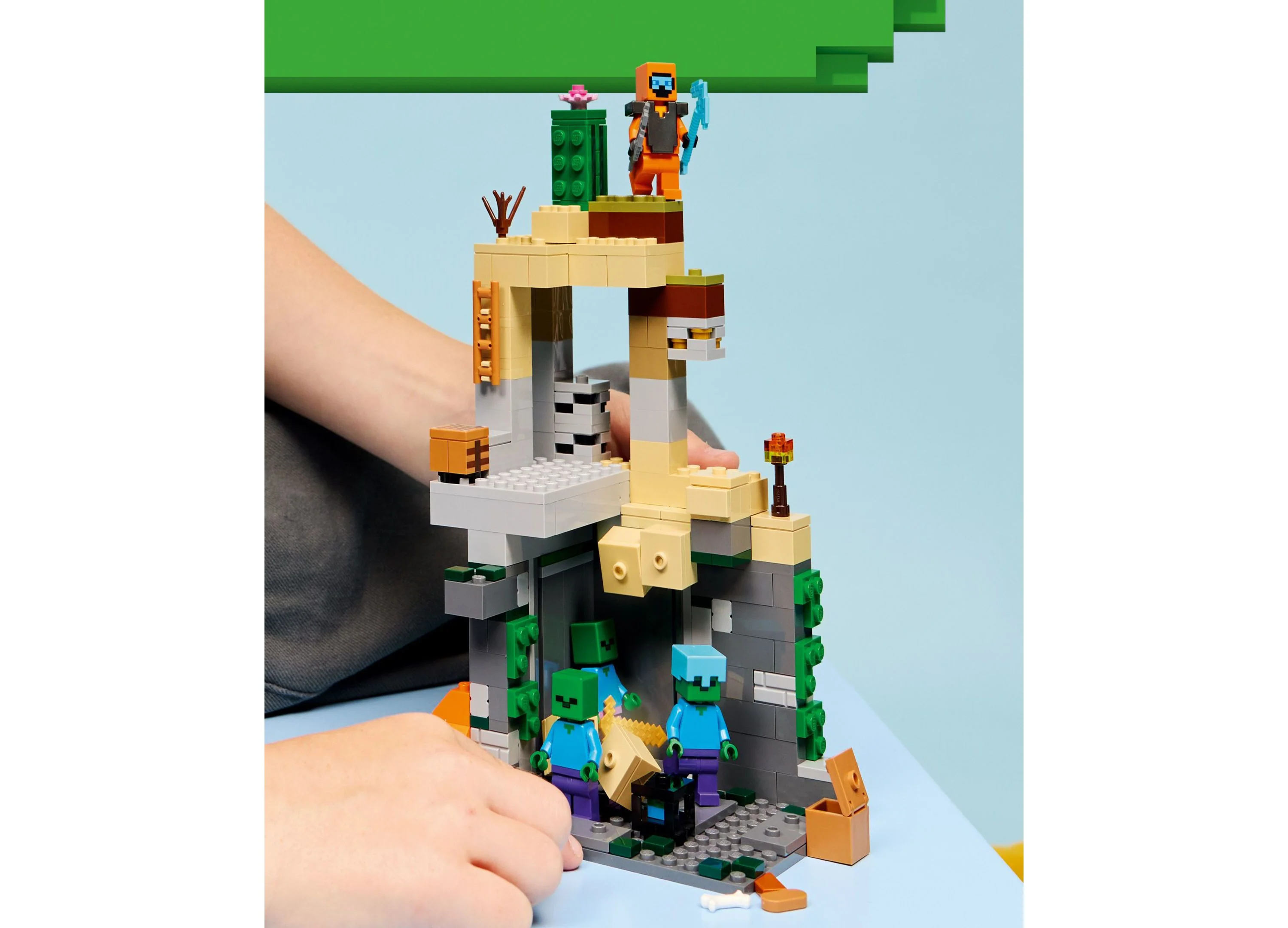 LEGO Minecraft Zombie Dungeon Adventure Set 21587 - 284 Pieces - Image 3