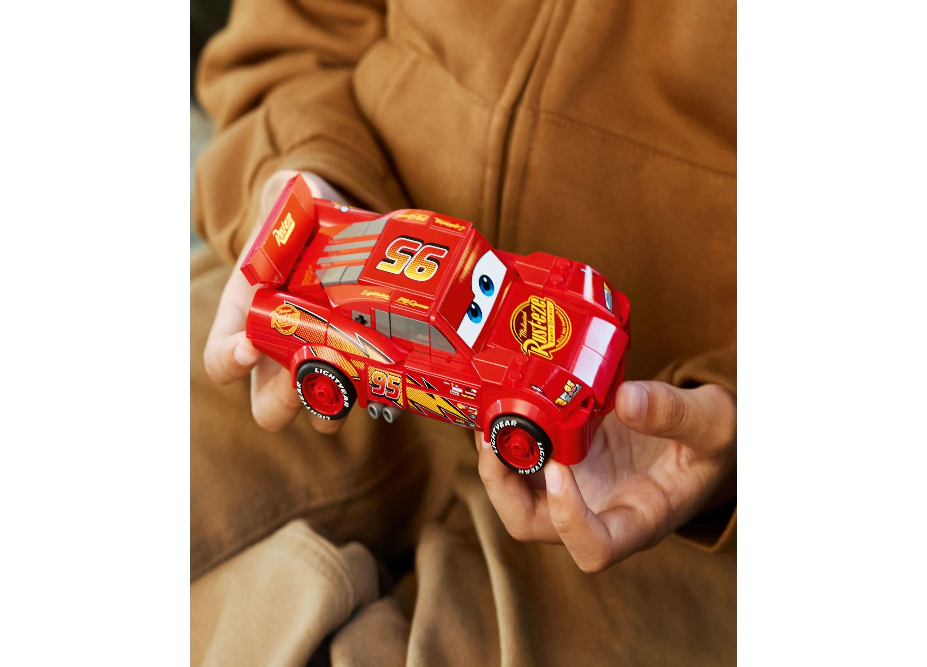 LEGO Speed Champions Lightning McQueen 270-Piece Disney Pixar Car Model Kit - Image 2