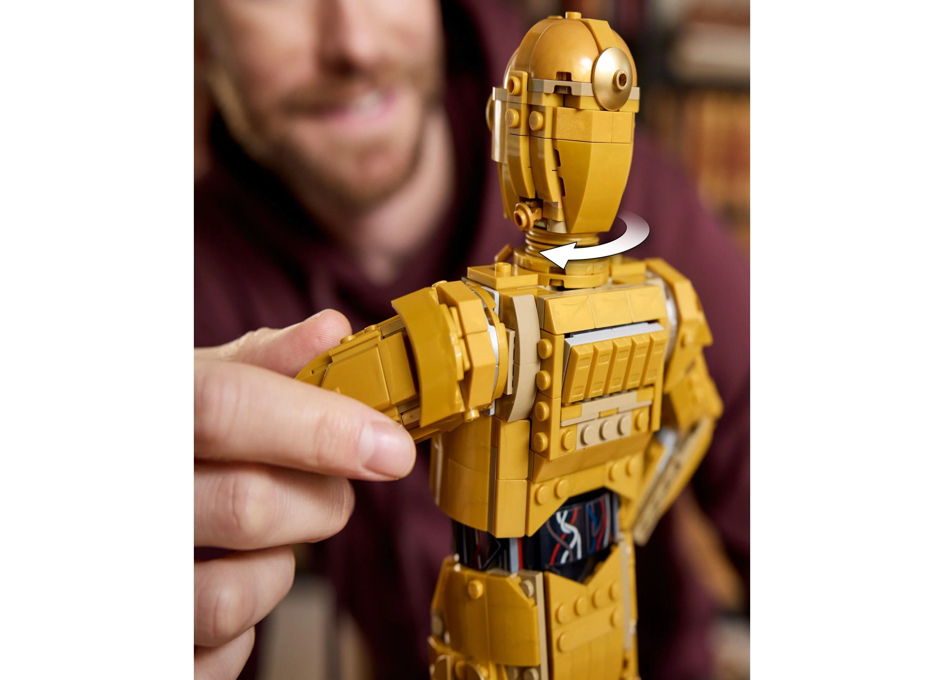 LEGO Star Wars C-3PO Buildable Display Figure - 1138 Pieces - Image 3