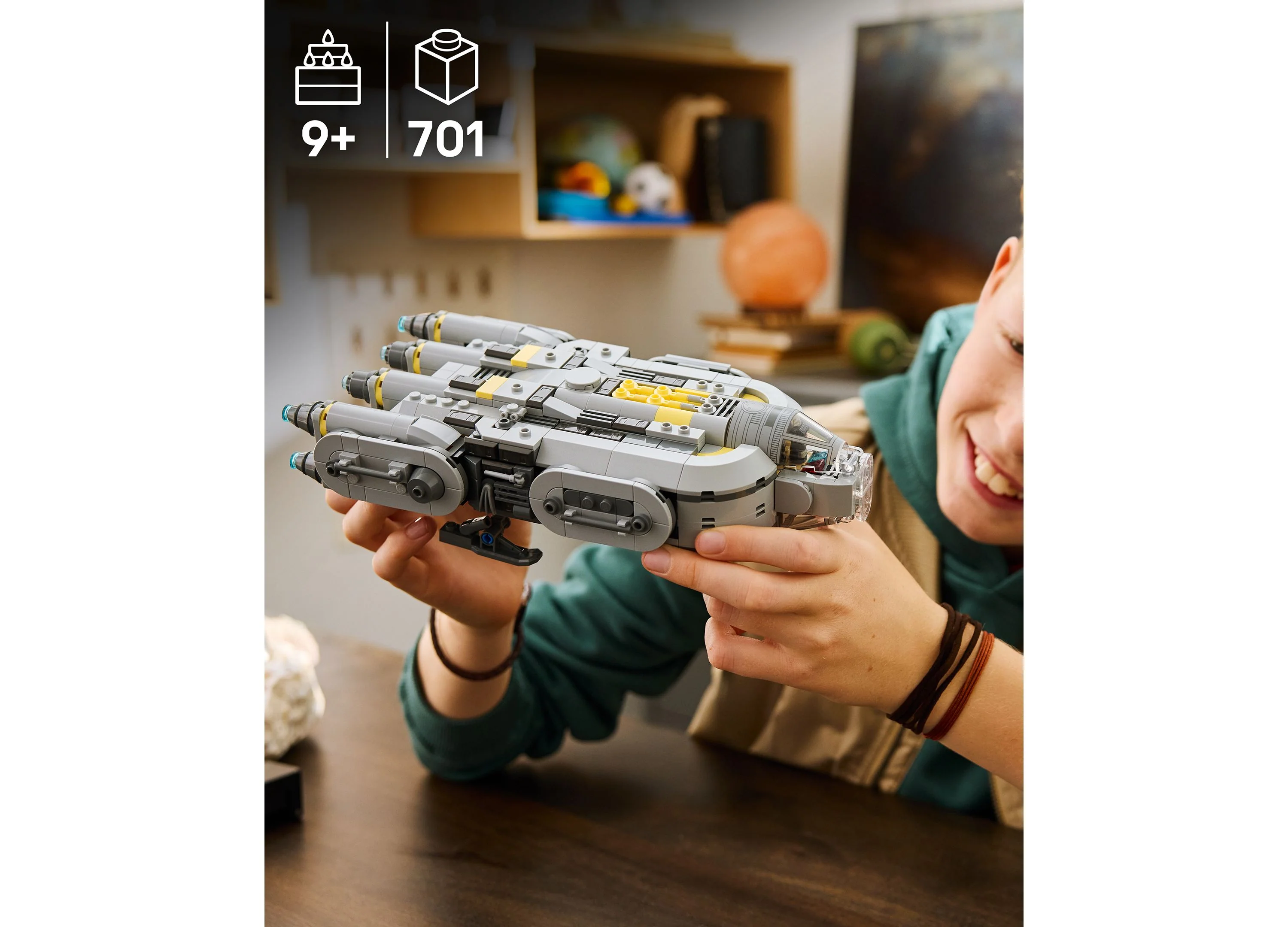 LEGO Star Wars The Mandalorian and Grogu Anzellan Starship Building Set, 701 Pieces - Image 2