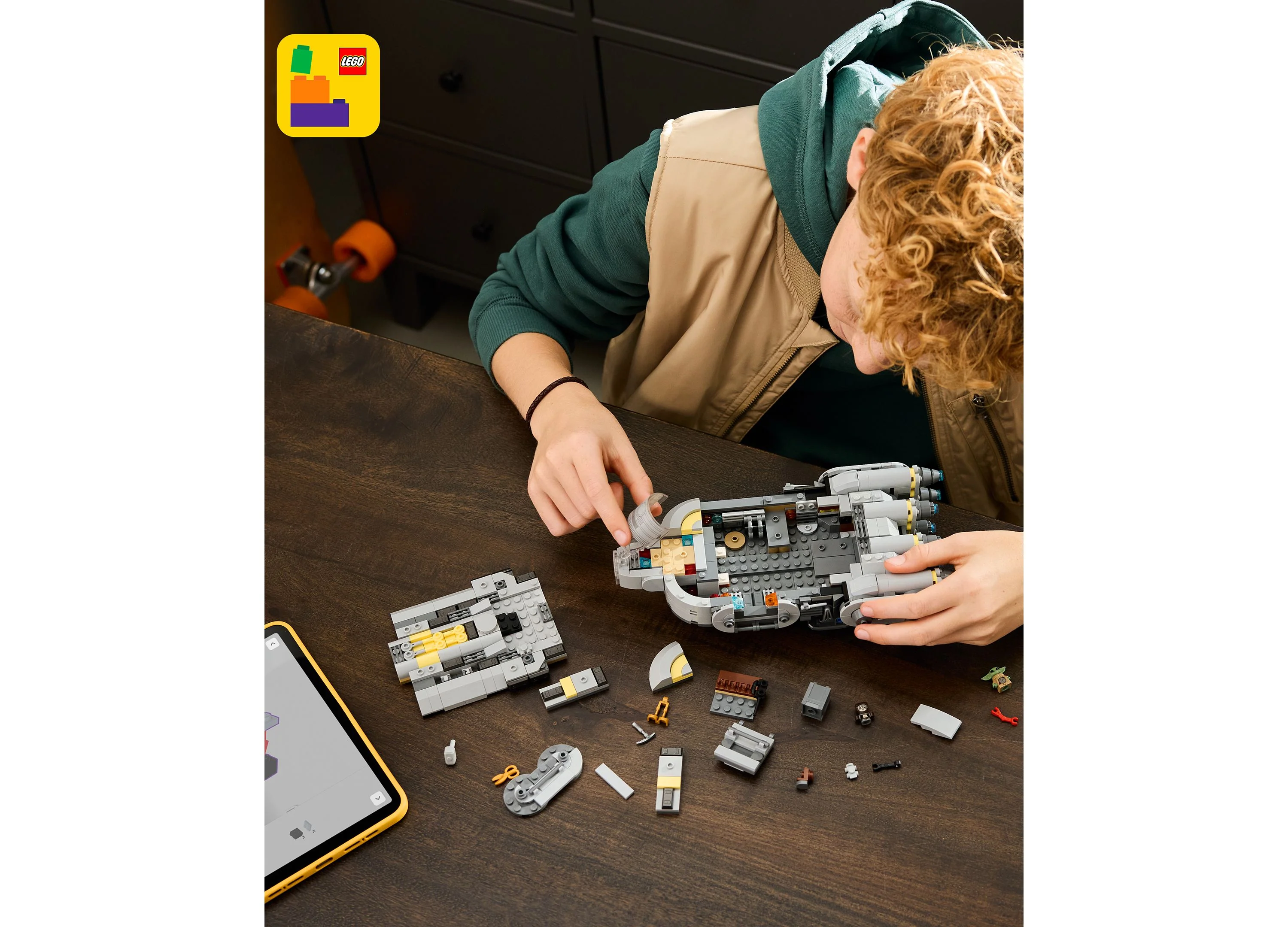 LEGO Star Wars The Mandalorian and Grogu Anzellan Starship Building Set, 701 Pieces - Image 4