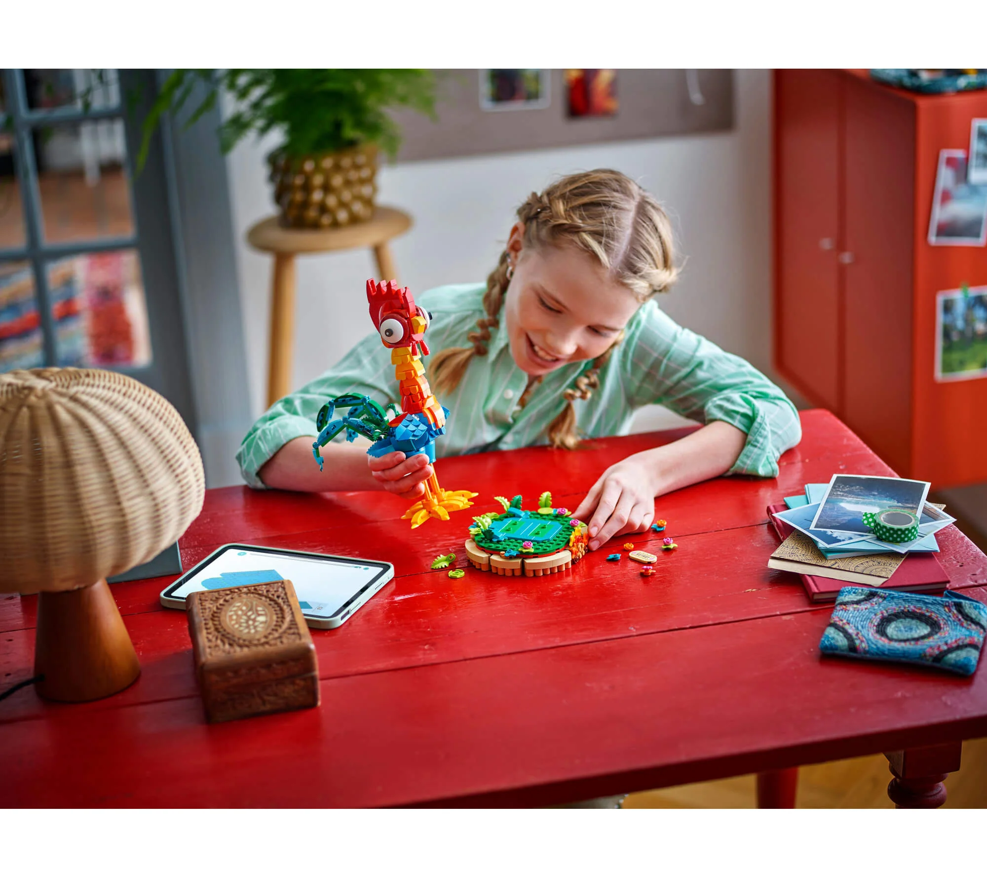 LEGO® | Disney Moana Heihei 566-Piece Model Kit – Colorful Chicken - Image 5