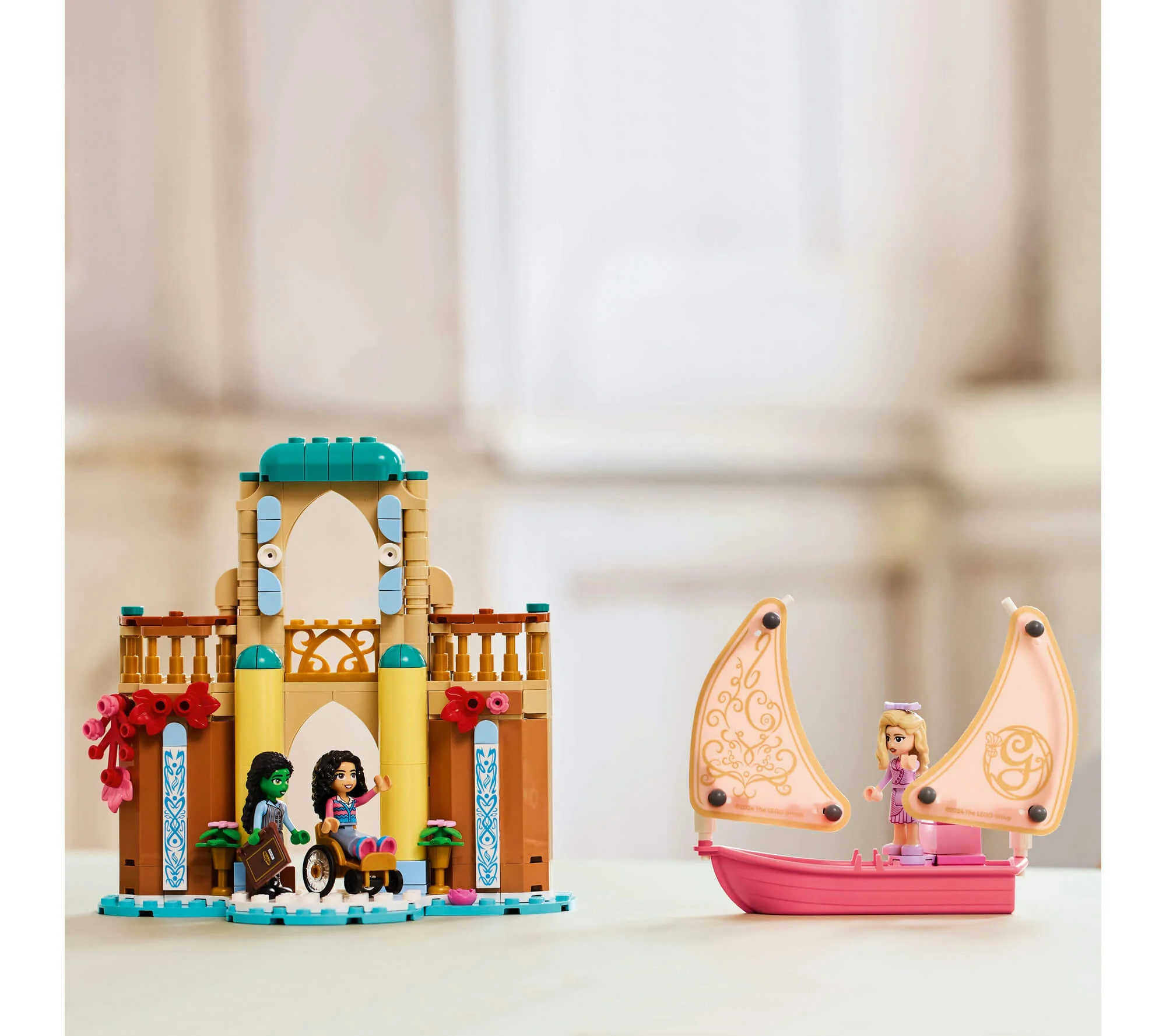 LEGO Wicked Shiz University Adventure Set with Glinda, Elphaba, & Nessarose 304 Pieces - Image 4
