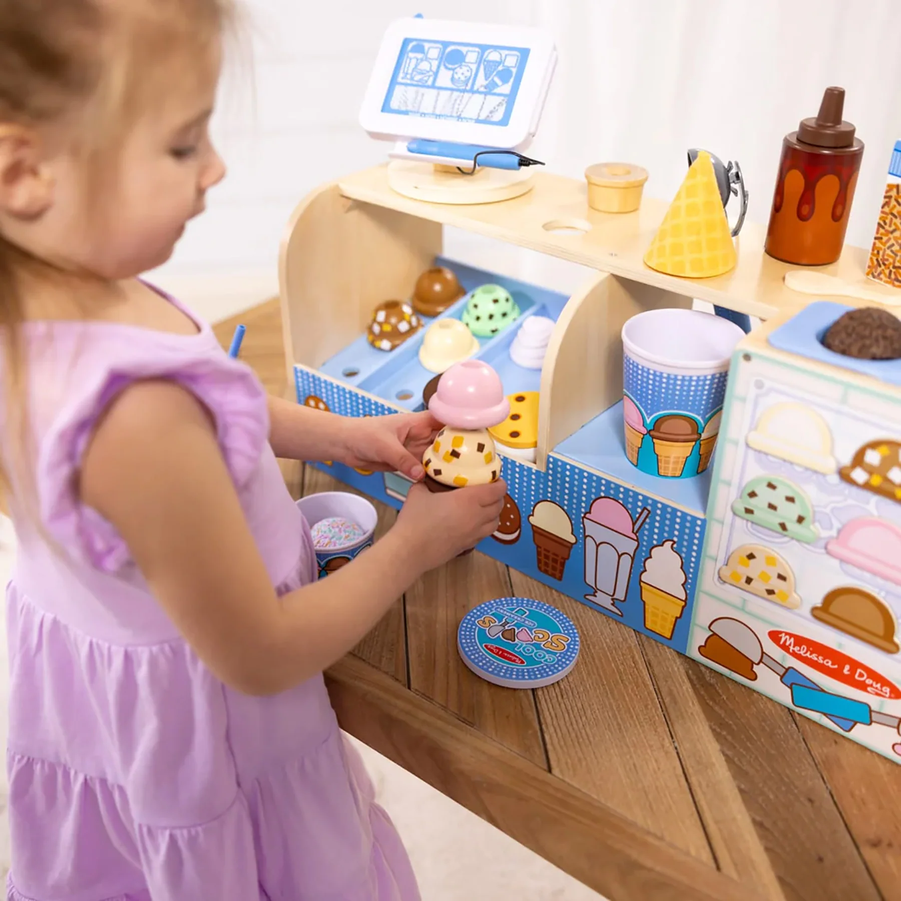 Melissa & Doug Cool Scoops Ice Creamery Playset - Image 6