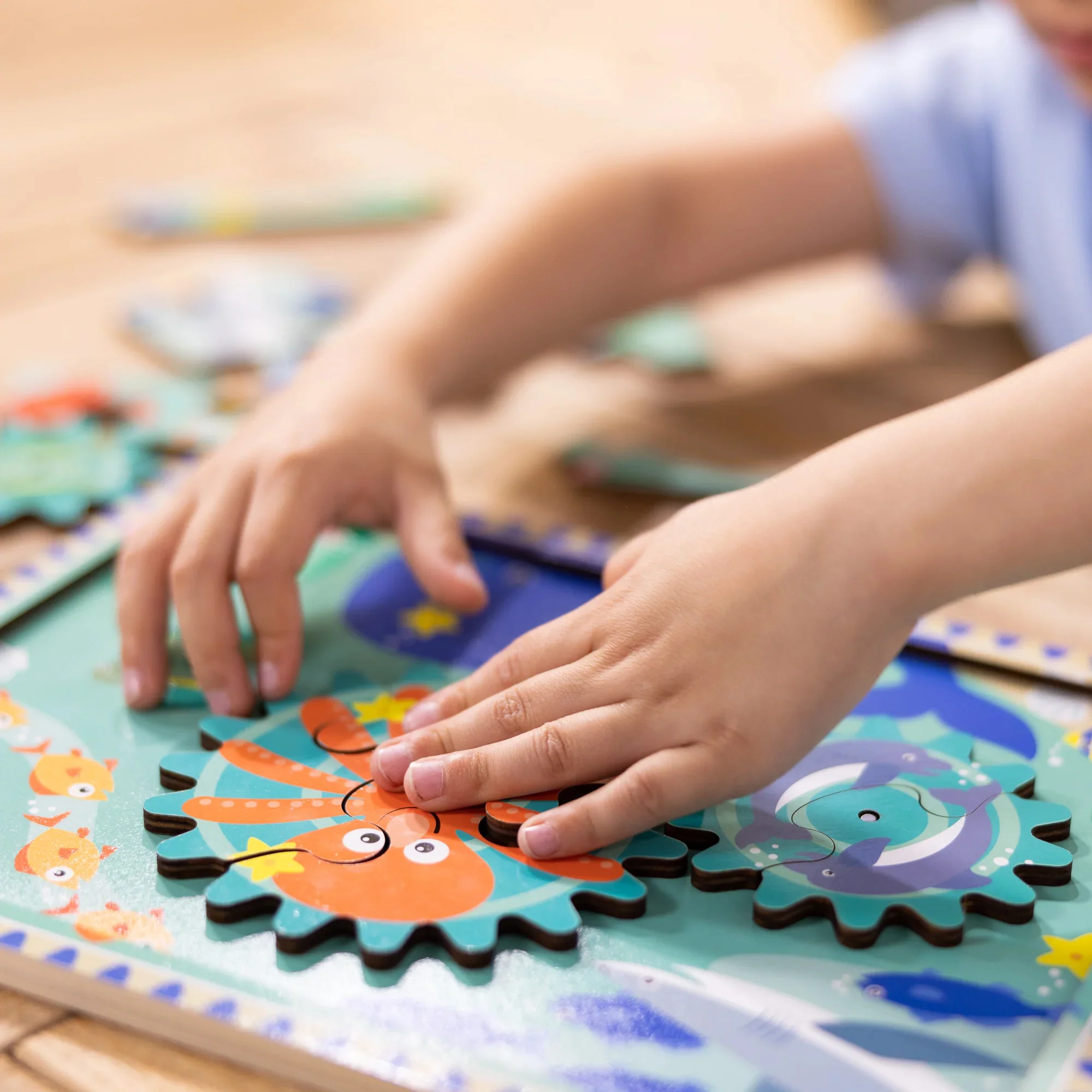 Melissa & Doug Underwater Adventure Wooden Gear Puzzle - Ocean Theme - Image 6