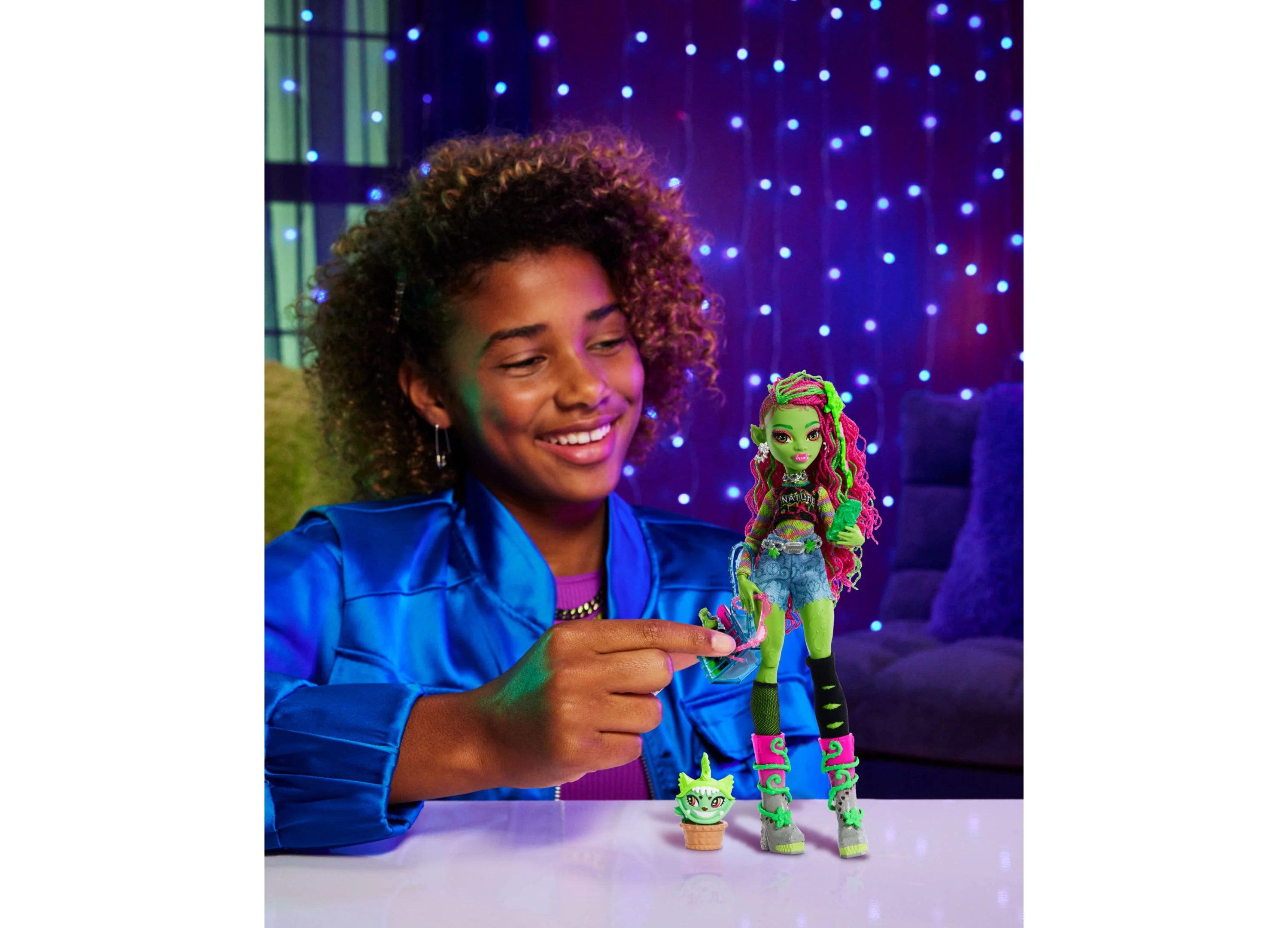 Monster High Fashion Doll - Venus McFlytrap with Stylish Accessories - Image 5