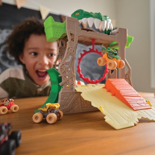 Monster Jam Mini Transforming Play Set - Action-Packed Fun - Image 9