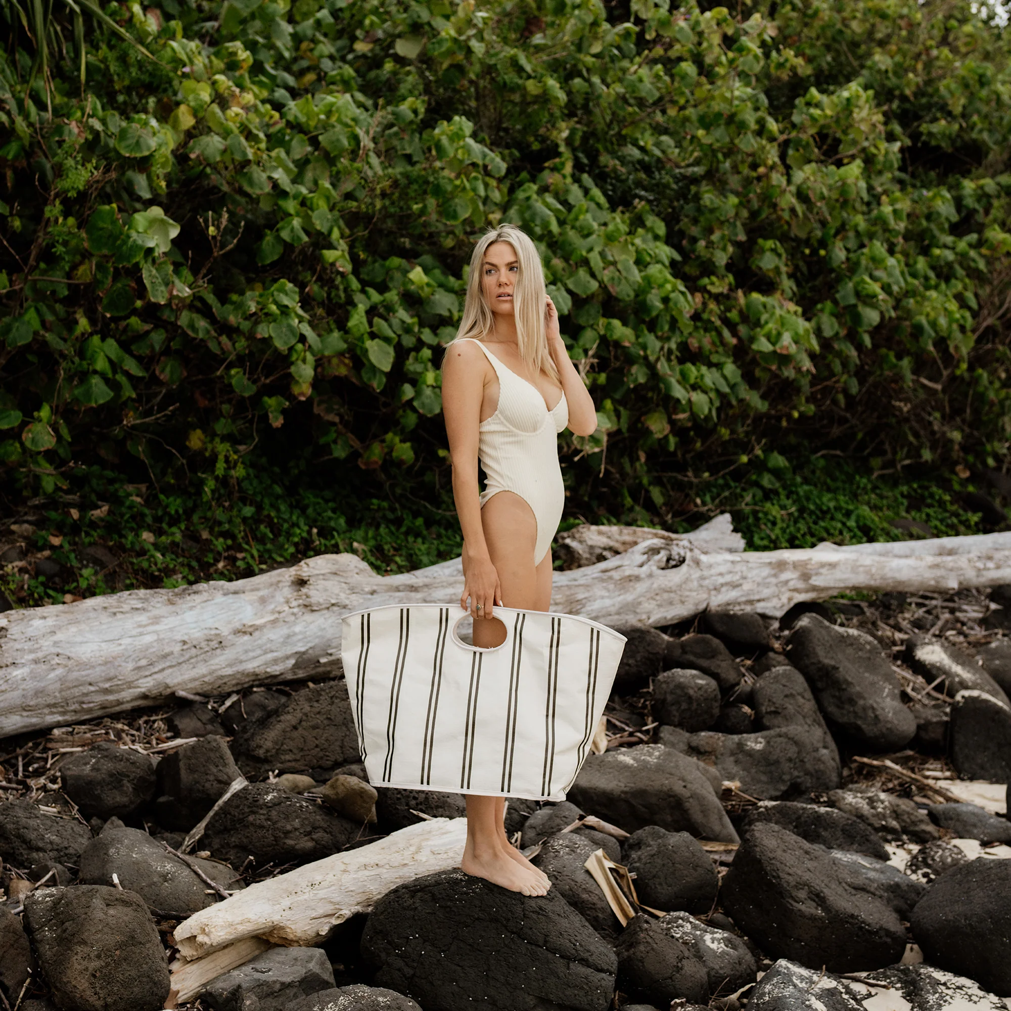 Sunnylife Carryall Beach Bag Casa Tunisa - Oversized & Waterproof with Drain Holes - Image 3