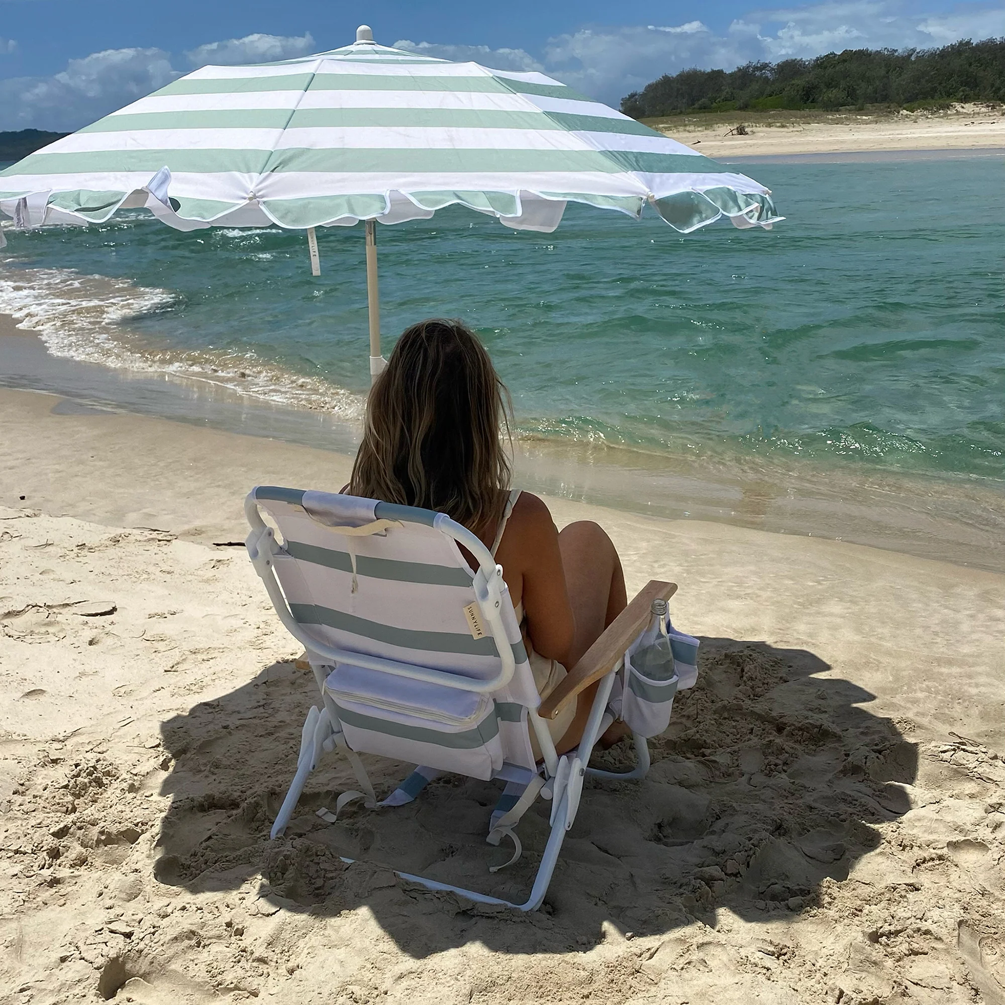 Sunnylife Deluxe Beach Chair - La Palma Sage Stripe with Cooler Bag and Drink Holder - Image 3