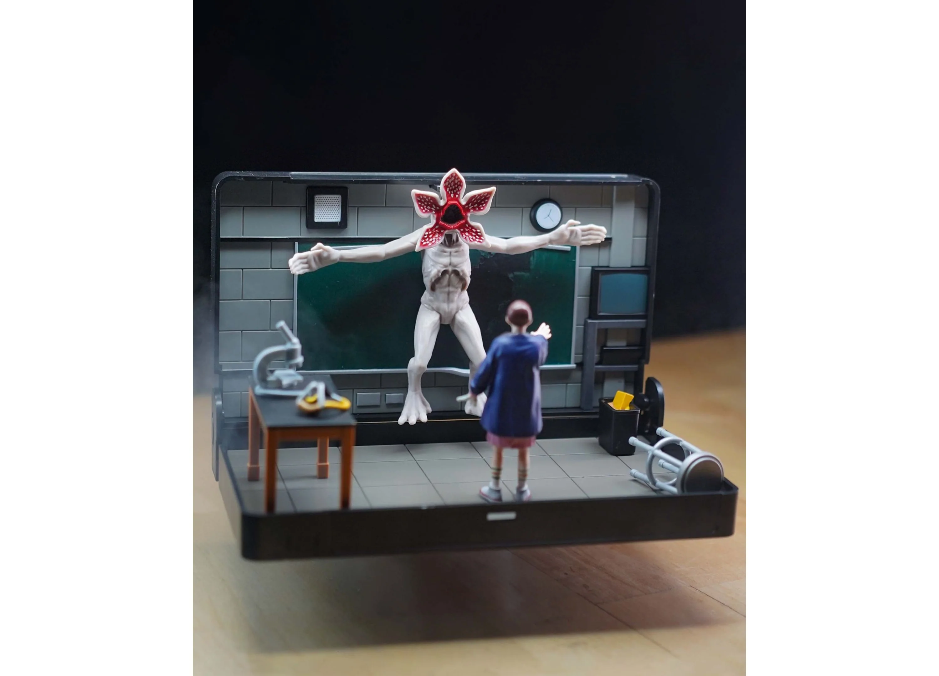 Wilder Toys Console Heroes Transforming VHS - Stranger Things Classroom Battle Scene - Image 5