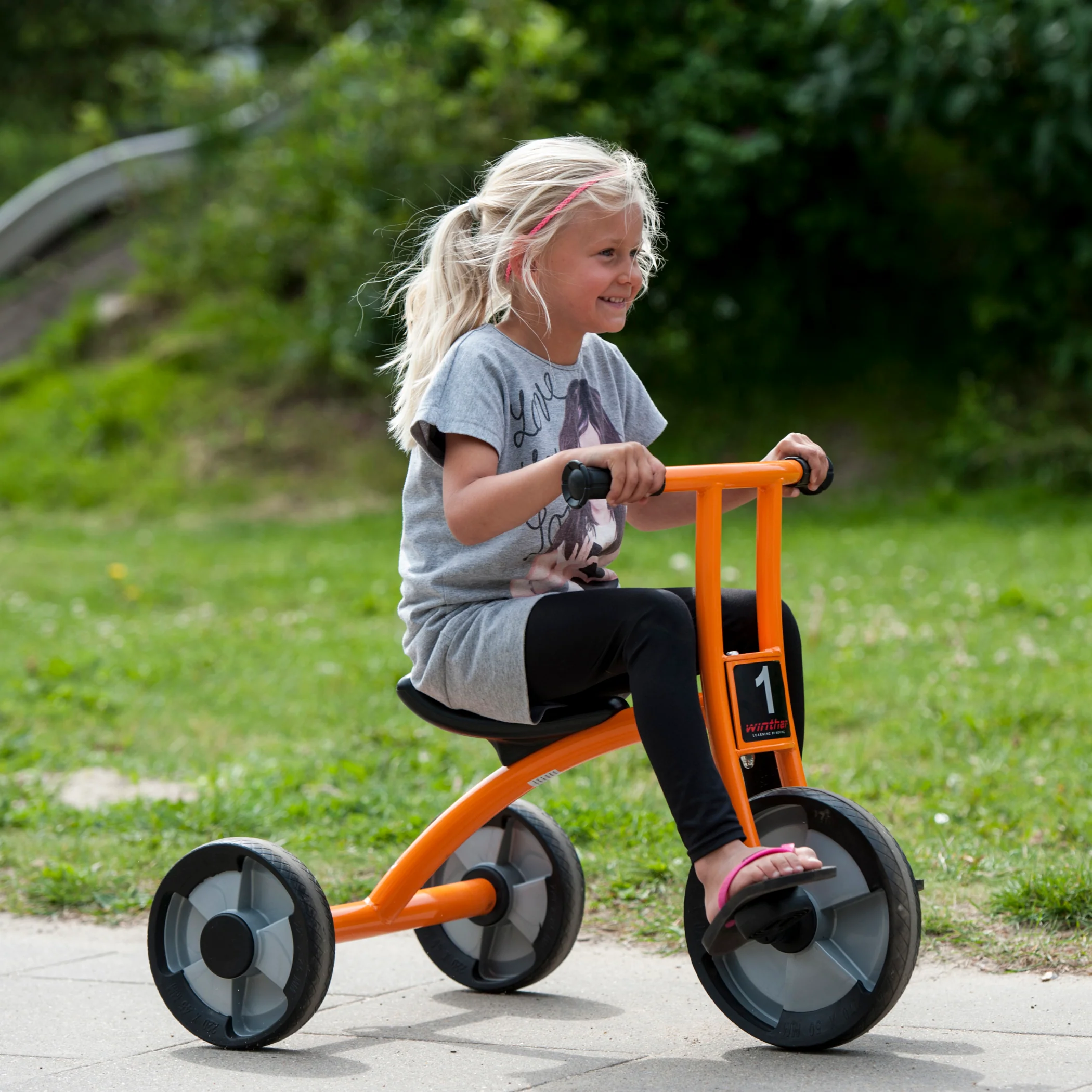 Winther Circleline Tricycle - Medium - Durable Kids Ride-On - Image 2