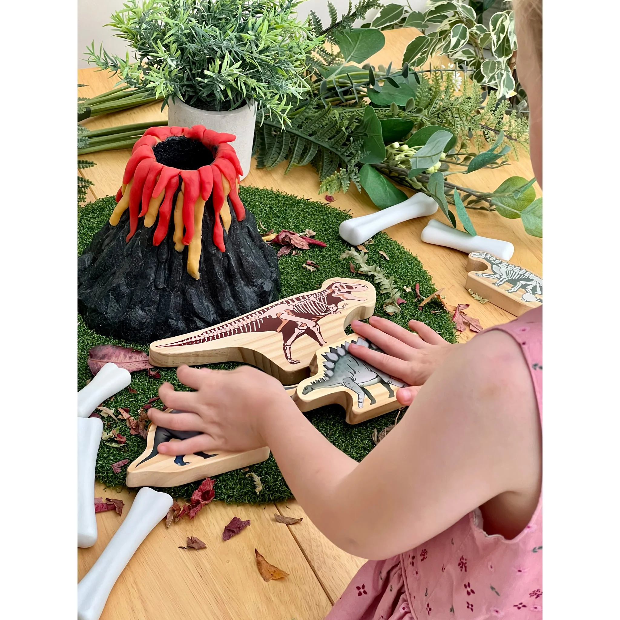 Yellow Door Play Volcano: Eruptive Fun for Young Explorers - Image 5